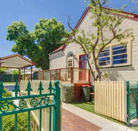 Bright 3-bedroom apartment - Central Armidale - Tourism Search