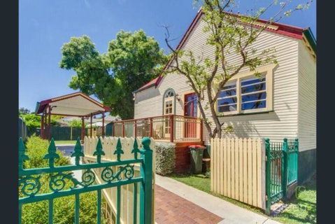 Bright 3-bedroom Apartment - Central Armidale - Tourism Search 0