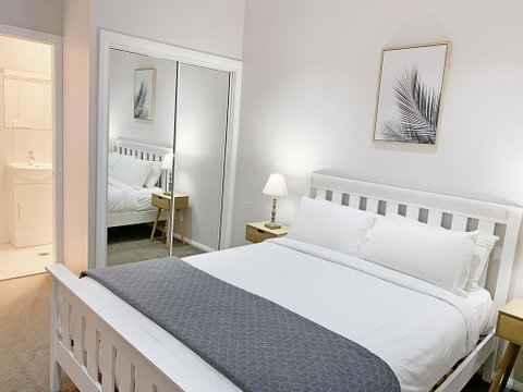 Bright 3-bedroom Apartment - Central Armidale - Tourism Search 1