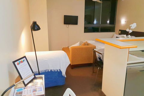 Brisbane City Resort Style Studio Waterfront Apartment - WINTER SPECIAL! - Tourism Search 3