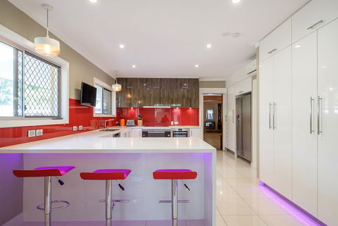 Brookfield Retreat - Large Holiday Home / Group Accommodation - Tourism Search 3