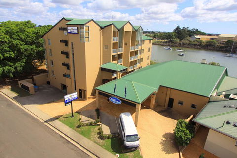 Burnett Riverside Hotel - Tourism Search 0