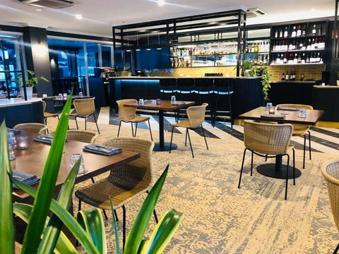 Burnett Riverside Hotel - Tourism Search 1