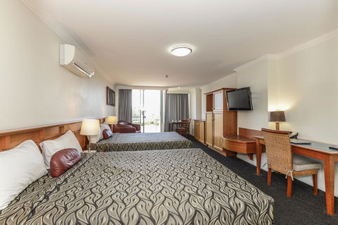 Burnett Riverside Hotel - Tourism Search 3