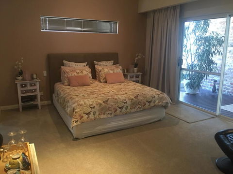 Burns Beach Bed And Shower - Tourism Search 1