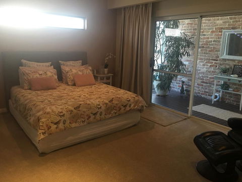 Burns Beach Bed And Shower - Tourism Search 2