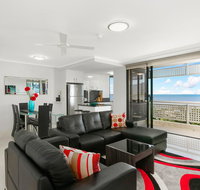 Cairns Luxury Seafront Apartment - Tourism Search
