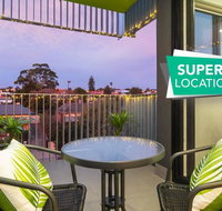 Canopy  44-Minutes from the CBD Train and Cafes - Wifi - Nespresso - Amenities - Tourism Search