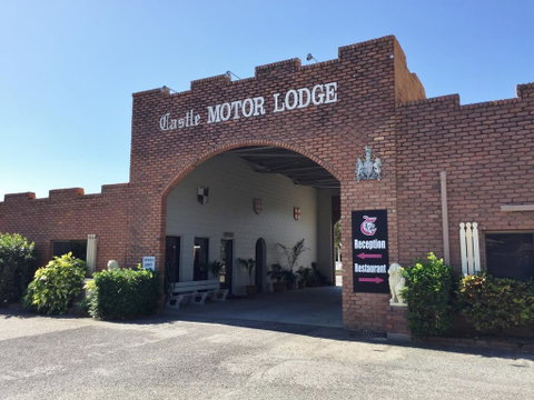 Castle Motor Lodge - Tourism Search 0
