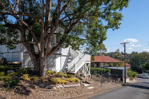 Central Cottage - Tourism Search 0