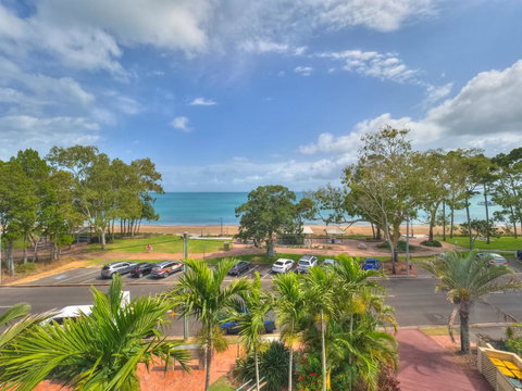 Charlton Apartments On The Esplanade - Tourism Search 2