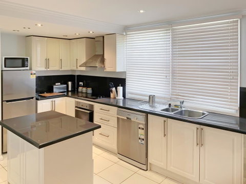 City Center - Modern 2-Bedroom Apartment - Tourism Search 3