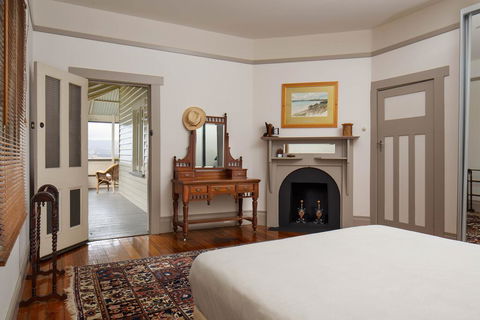 Classic Bungalow - Tourism Search 0