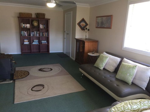 Cockatoo Corner - Armidale - Tourism Search 3