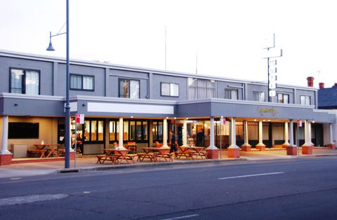 Commodore Motor Inn - Tourism Search 0