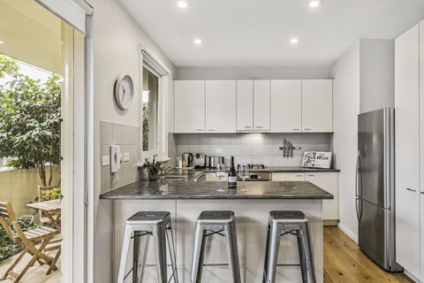 Convenient And Quiet In Sophisticated Malvern - Tourism Search 1