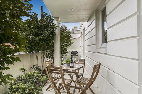 Convenient And Quiet In Sophisticated Malvern - Tourism Search 2