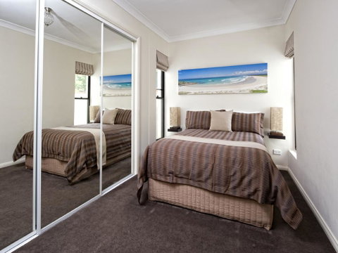 Dolphin Shores - Tourism Search 1