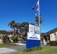 Dolphins of Mollymook Motel and Fifth Green Apartments - Tourism Search