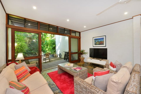 Drifting Port Douglas - Tourism Search 1