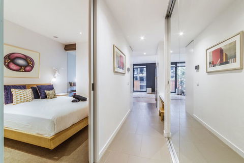 Elegant 1 Bed 1 Bath & Free Parking - Tourism Search 0