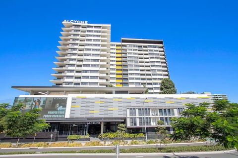 Elite Elegance 2BR@Hamilton APT With Parking - Tourism Search 0