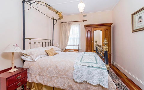 Eliza 1875 Red Brick Duplex Townhouse - Tourism Search 3