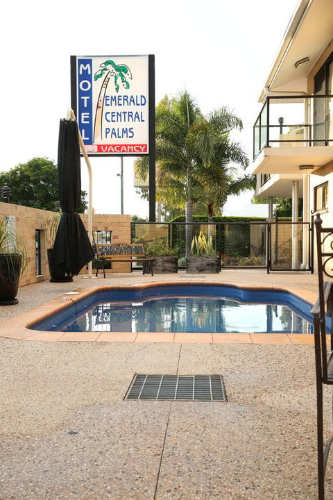 Emerald Central Palms Motel - Tourism Search 3