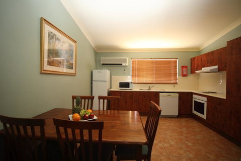 Emerald Explorers Inn - Tourism Search 3