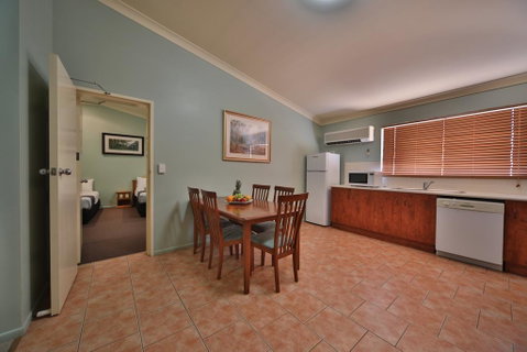 Emerald Explorers Inn - Tourism Search 1