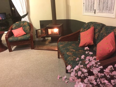 English Gardens - Garden Cottage - Tourism Search 3