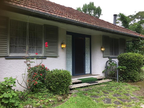 English Gardens - Garden Cottage - Tourism Search 1
