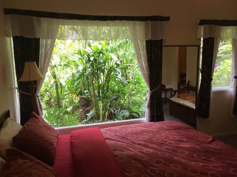 English Gardens - Garden Cottage - Tourism Search 2