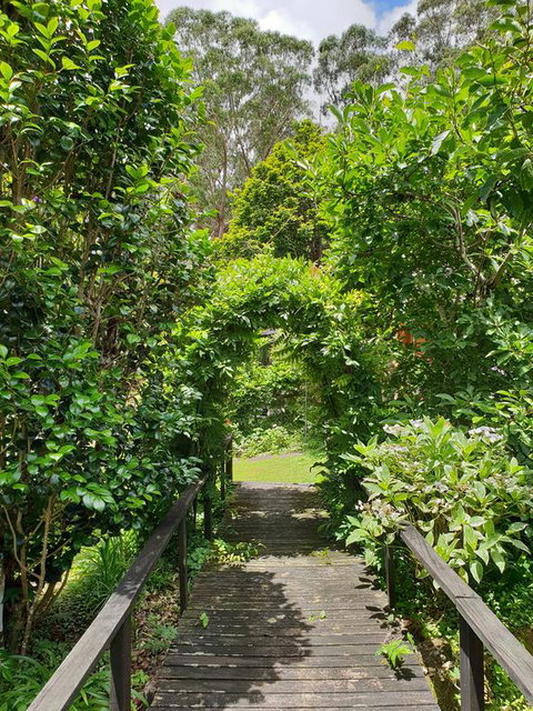 English Gardens - Garden Cottage - Tourism Search 0