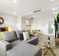 Enjoy bayside life at stylish studio close to city - Tourism Search