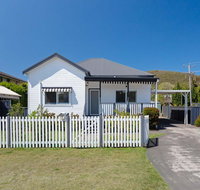 Escape to the Cottage 68 Tomaree Rd pet friendly and boat parking and WIFI - Tourism Search