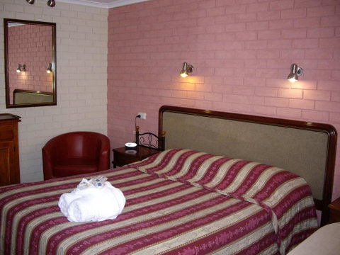 Estelle Kramer Motel - Tourism Search 3