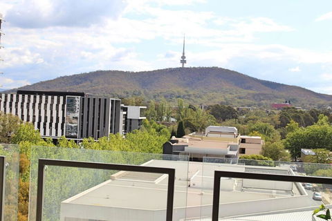 Executively Styled 2 Bed, 2 Bath, Perfect Location - Tourism Search 1