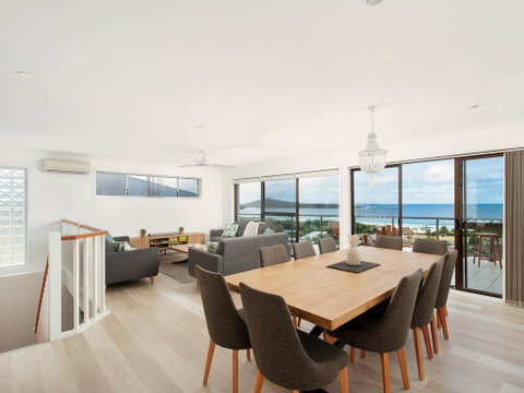 Forever Fingal At Fingal Bay - Tourism Search 1