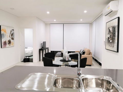 G02 Courtyard Apartment - Tourism Search 3