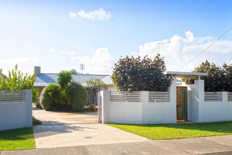 GIFFORD HOUSE - Tourism Search 1