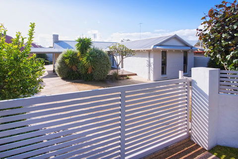 GIFFORD HOUSE - Tourism Search 0