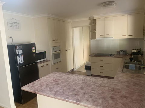 Gin Gin Budget Accommodation - Tourism Search 3