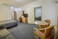 Golden Guitar Motor Inn