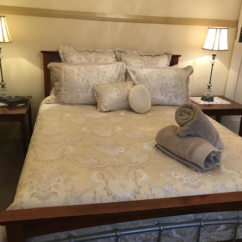 Guest House On Hyde - Tourism Search 3