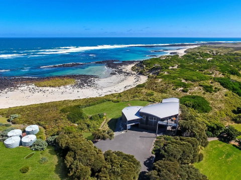 HEARN'S BEACH HOUSE - Tourism Search 0