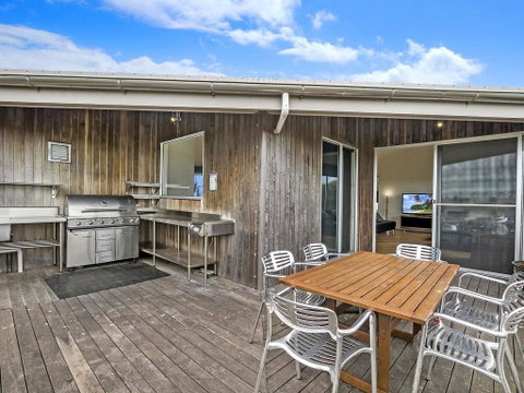 HEARN'S BEACH HOUSE - Tourism Search 1