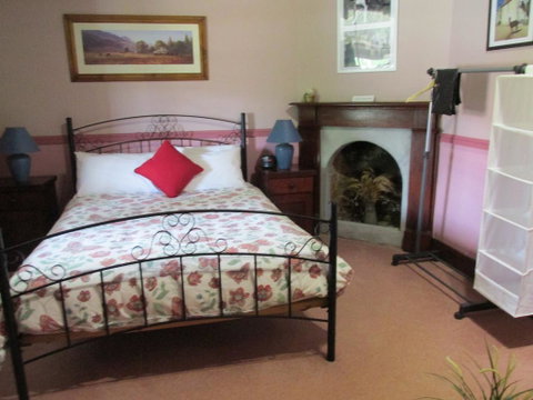 Henry's Cottage - Tourism Search 1