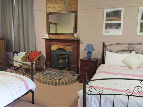Henry's Cottage - Tourism Search 3