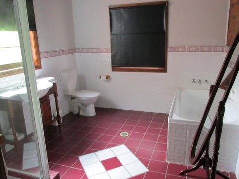 Henry's Cottage - Tourism Search 2